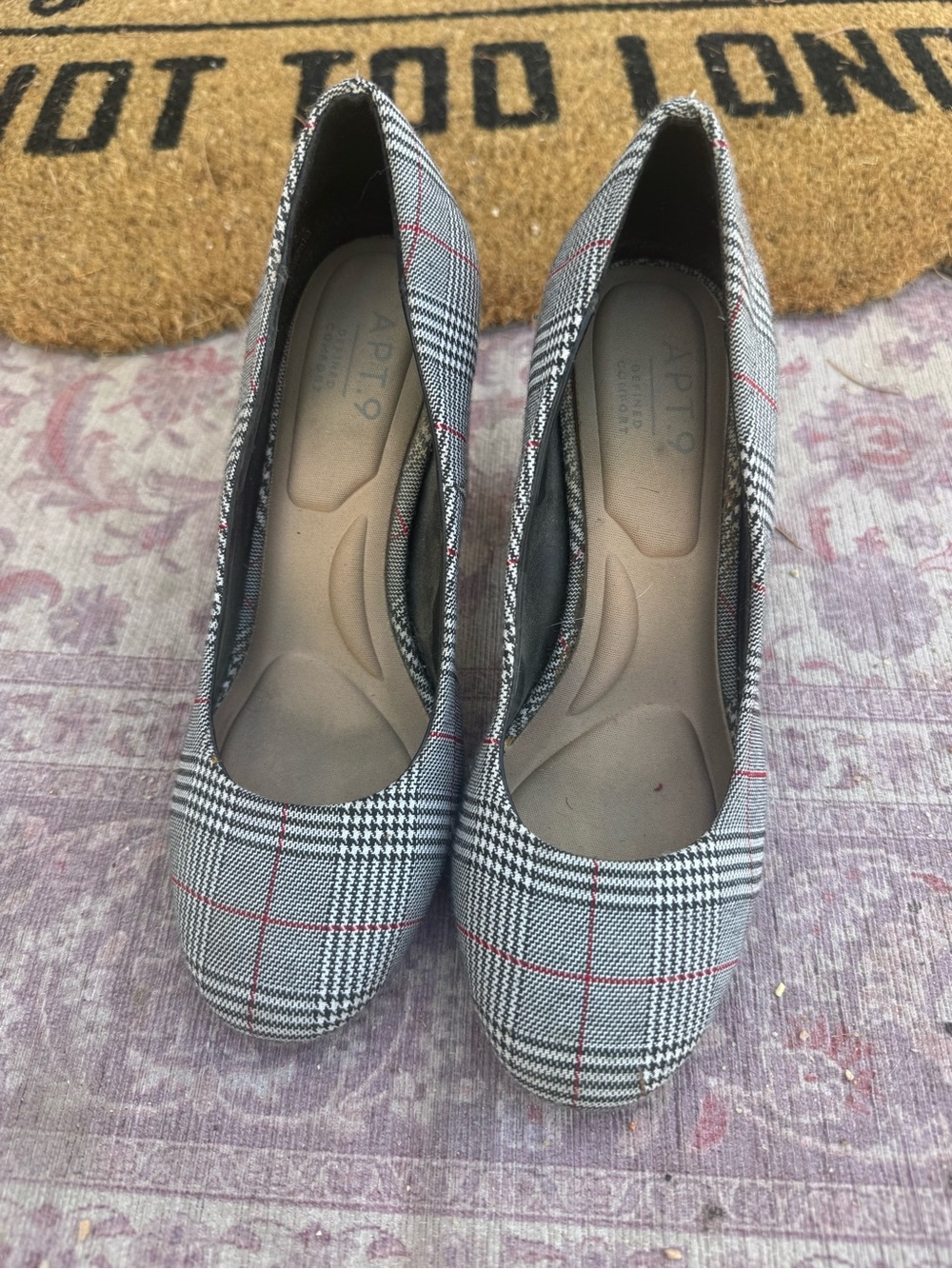 Apt. 9 Women's Plaid Pumps in Black, White and Red Windowpane